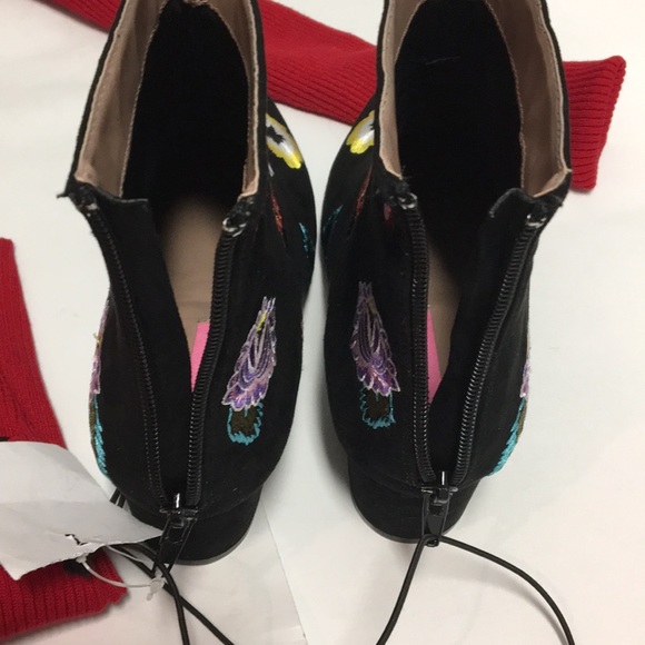 💐NWT BETSEY JOHNSON BLACK FLORAL BOOTIES💐 - Picture 4 of 5